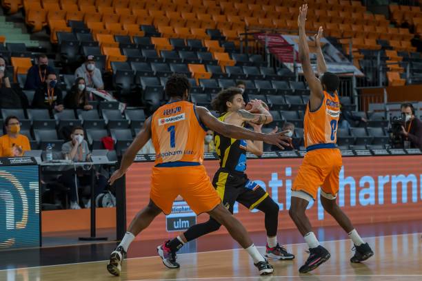 表现再次坐 表现再次坐